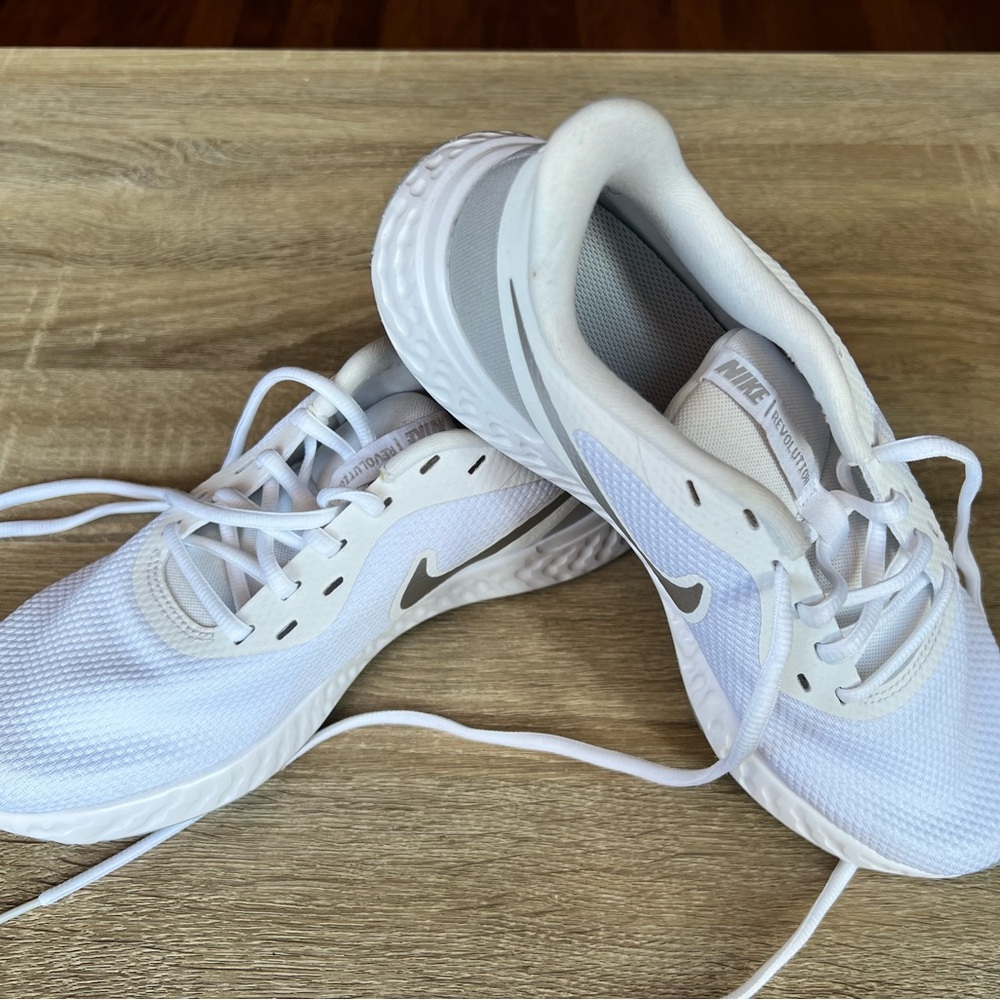 Nike Women’s Revolution 5 Running Shoe, White/Silver